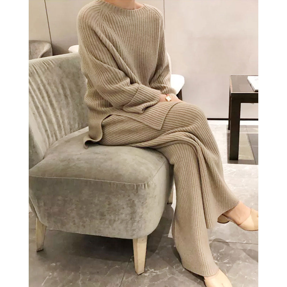 Laura - Einfarbig gestricktes Oberteil und Hose