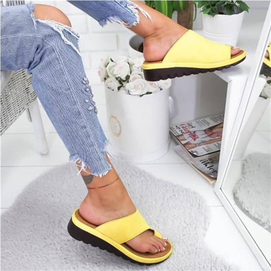 Orthopädische Sandalen, die den Hallux valgus korrigieren