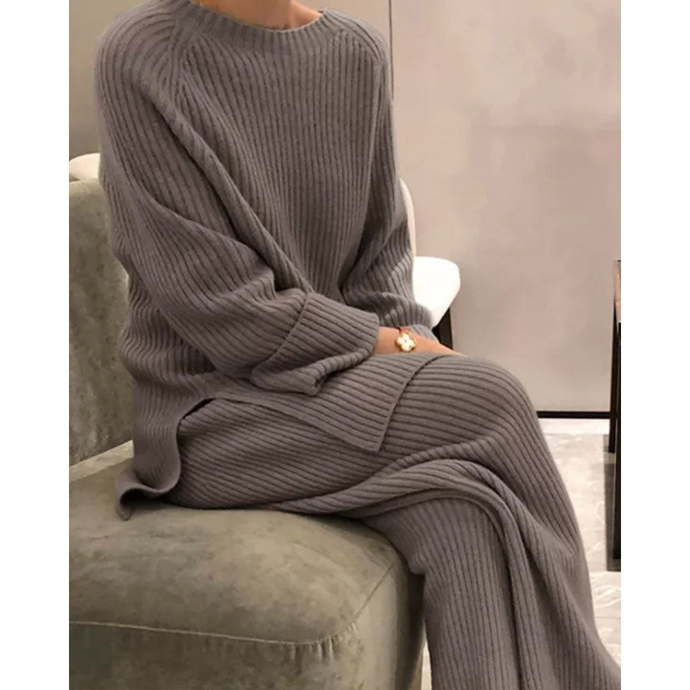 Laura - Einfarbig gestricktes Oberteil und Hose